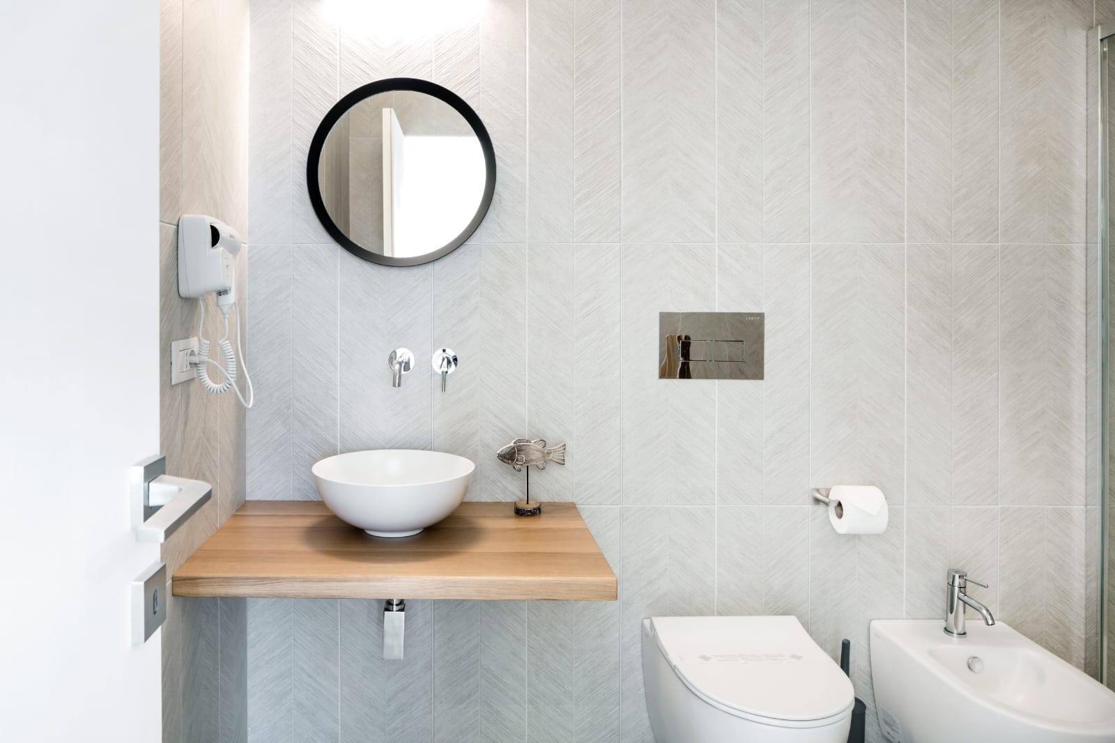 Bagno privato con doccia walk-in della camera 2